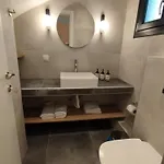 شقة Mele
