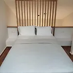 شقة Mele *